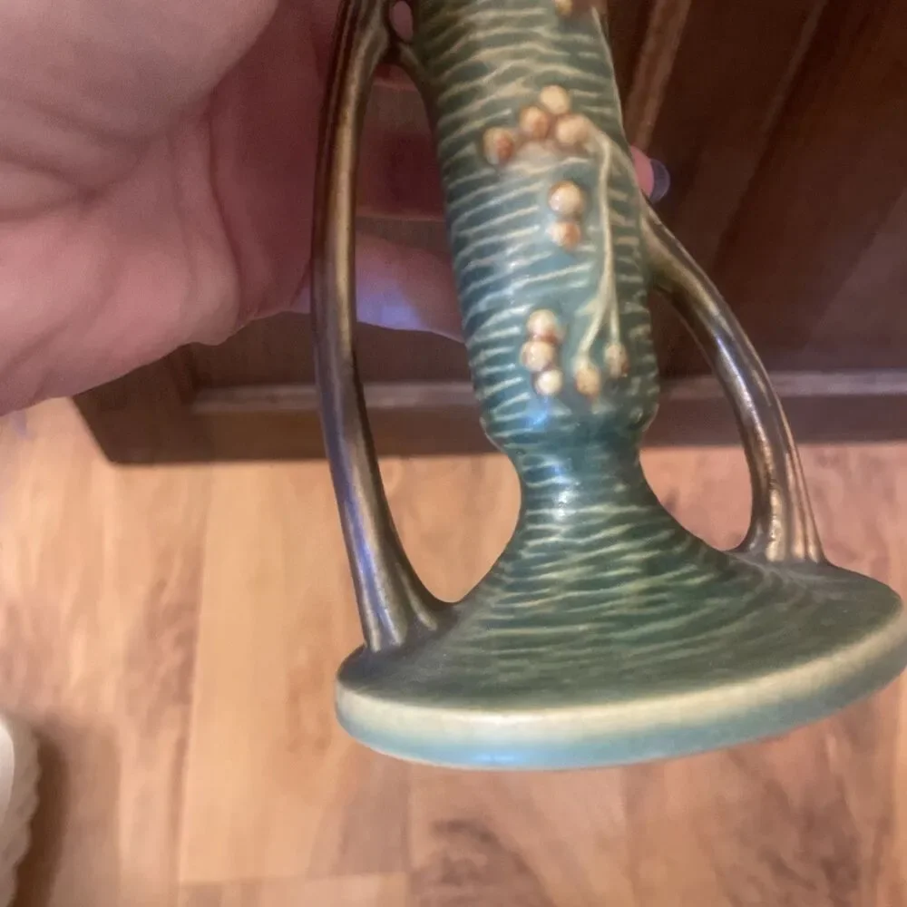 Roseville Bushberry Green Bud Vase 152 - 7 Excellent